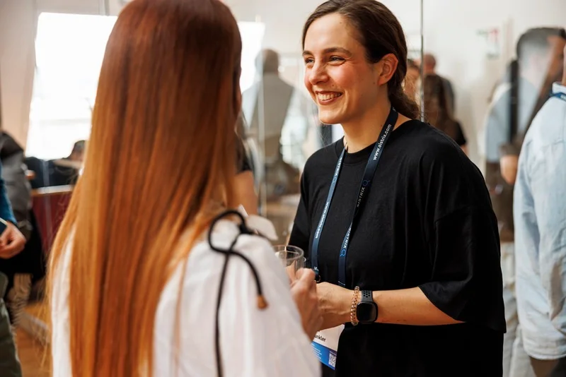 Natascha im Gespräch beim OMT-Clubtreffen